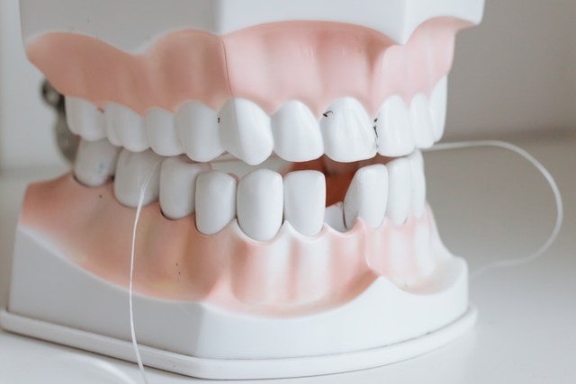 HOW OFTEN SHOULD YOU BE FLOSSING?